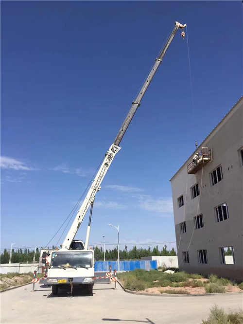 溪湖区“轻装强干”—— 吊车的 “轻量化臂架” 技术